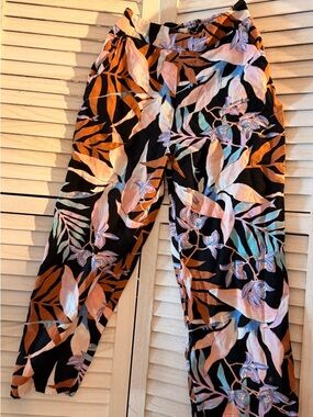 Billabong womens Floral Elastic-Waist Shorts - Black, Pink & Blue